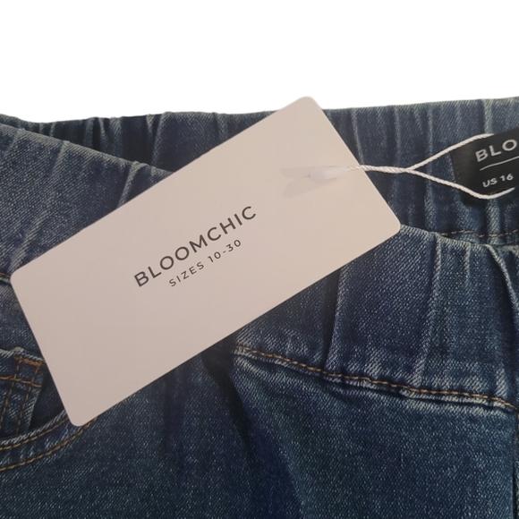NWT  BloomChic  Women's Size 16 Elastic Waist  Roll Hem Ankle  Dark Wash Jeans - Picture 4 of 16